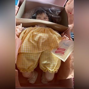 ❄️ Vintage Madame Alexander PUDDIN Doll 3930 Baby Doll Brunette Yellow Dres…